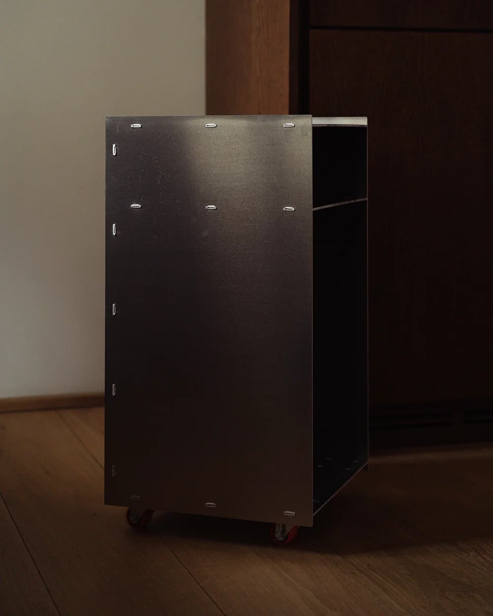 Side view of a Montique module showing the locking slots integrated into the plate